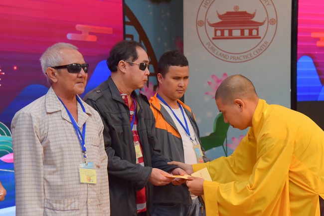 Gratitude ceremony and gift giving for the Blind Association of Charity Board