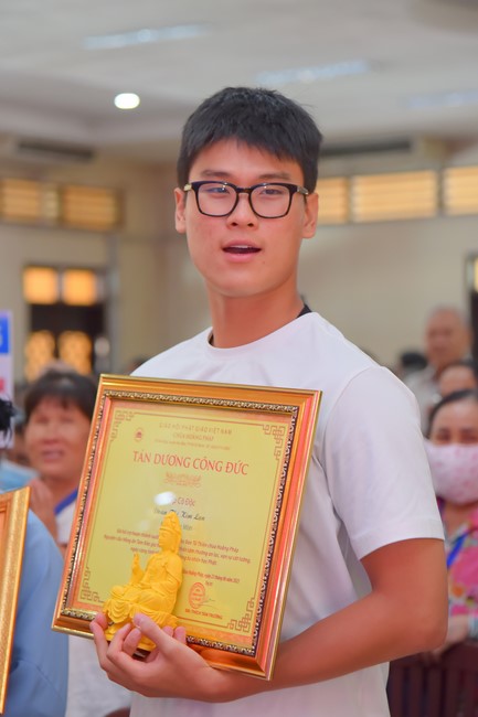 Gratitude ceremony and gift giving for the Blind Association of Charity Board