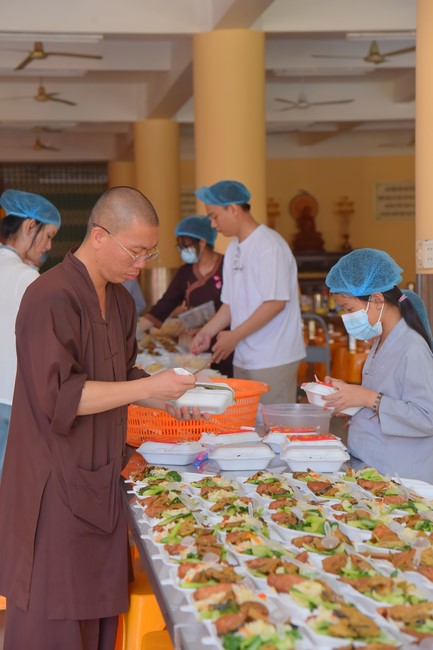 Gratitude ceremony and gift giving for the Blind Association of Charity Board