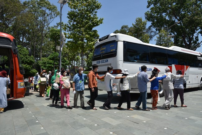 Gratitude ceremony and gift giving for the Blind Association of Charity Board