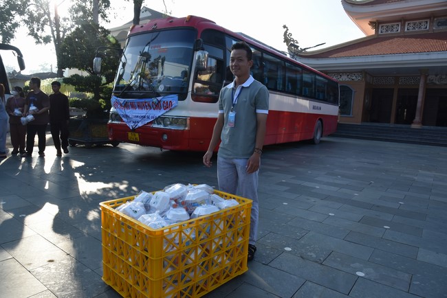 Gratitude ceremony and gift giving for the Blind Association of Charity Board