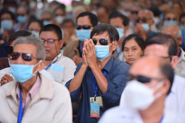 Gratitude ceremony and gift giving for the Blind Association of Charity Board