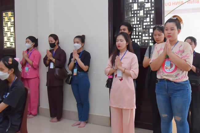 Gratitude ceremony and gift giving for the Blind Association of Charity Board