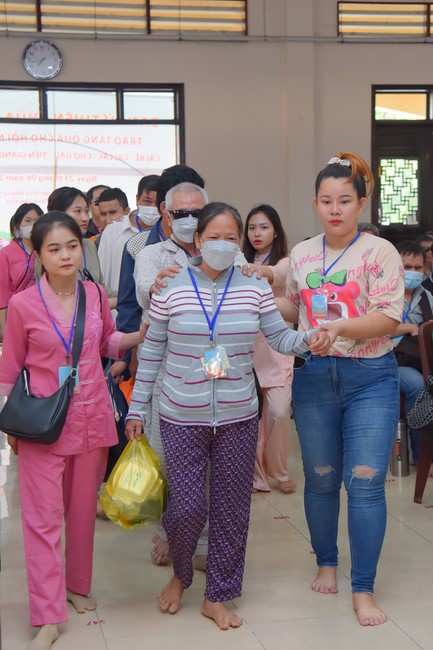 Gratitude ceremony and gift giving for the Blind Association of Charity Board