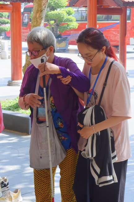 Gratitude ceremony and gift giving for the Blind Association of Charity Board