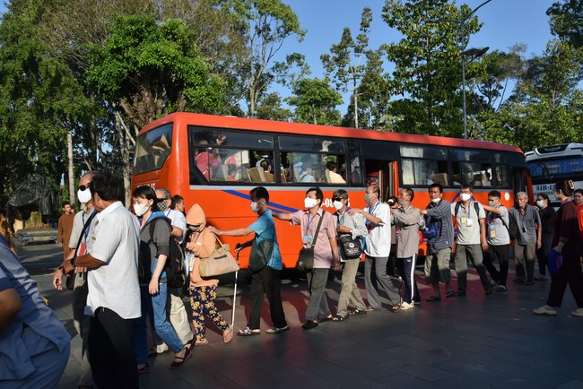 Gratitude ceremony and gift giving for the Blind Association of Charity Board