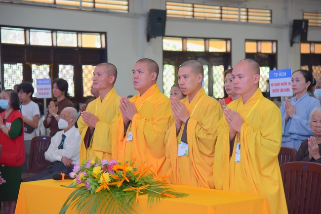 Gratitude ceremony and gift giving for the Blind Association of Charity Board