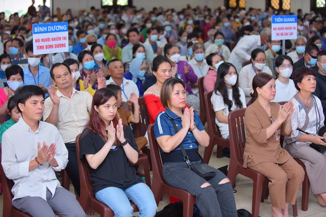 Gratitude ceremony and gift giving for the Blind Association of Charity Board