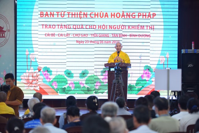 Gratitude ceremony and gift giving for the Blind Association of Charity Board