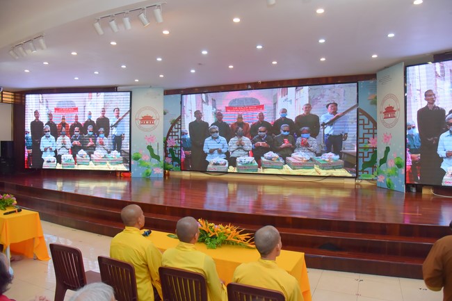 Gratitude ceremony and gift giving for the Blind Association of Charity Board