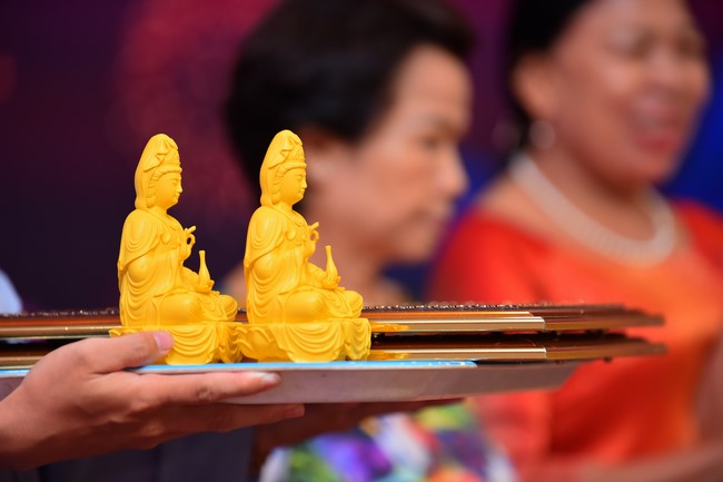 Gratitude ceremony and gift giving for the Blind Association of Charity Board