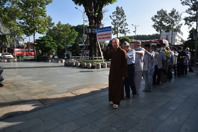 Gratitude ceremony and gift giving for the Blind Association of Charity Board