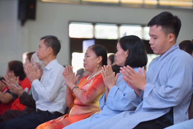 Gratitude ceremony and gift giving for the Blind Association of Charity Board