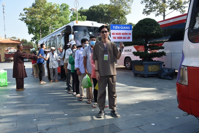 Gratitude ceremony and gift giving for the Blind Association of Charity Board