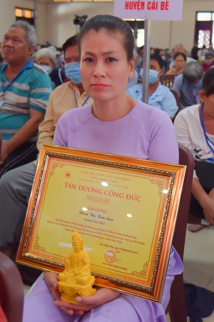 Gratitude ceremony and gift giving for the Blind Association of Charity Board