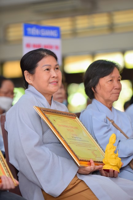 Gratitude ceremony and gift giving for the Blind Association of Charity Board