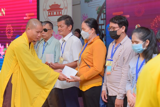 Gratitude ceremony and gift giving for the Blind Association of Charity Board