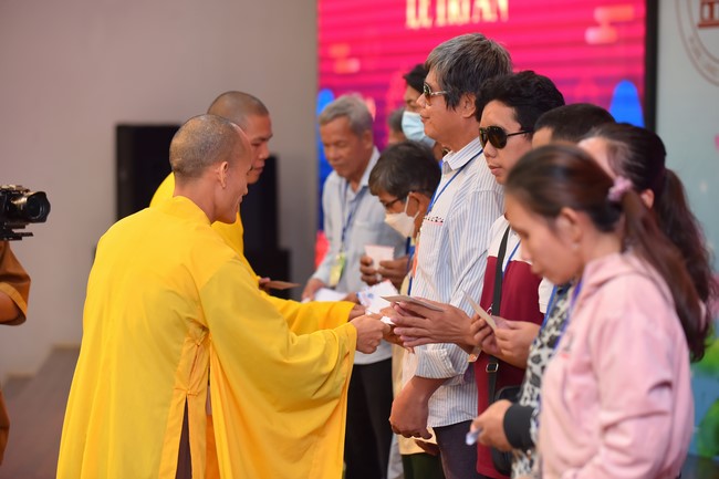 Gratitude ceremony and gift giving for the Blind Association of Charity Board