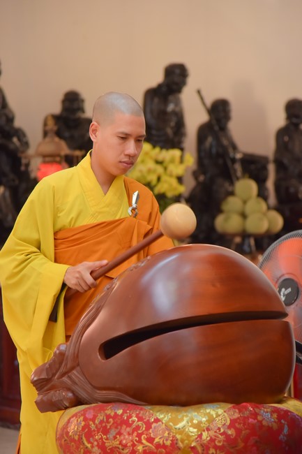 Nhan Van School students praying for University Examination 2023