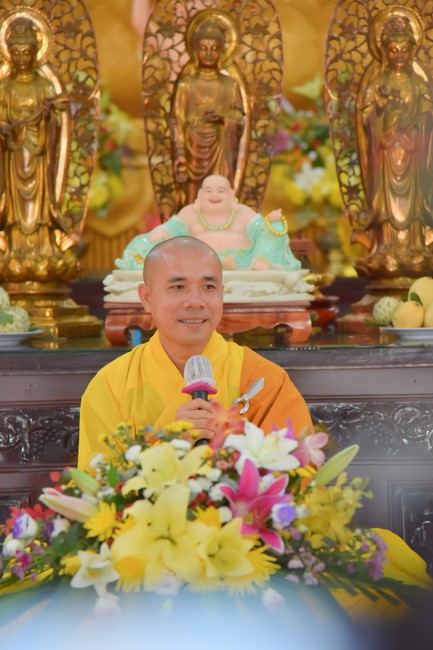 Nhan Van School students praying for University Examination 2023