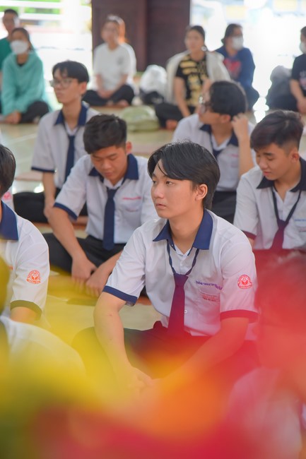 Nhan Van School students praying for University Examination 2023