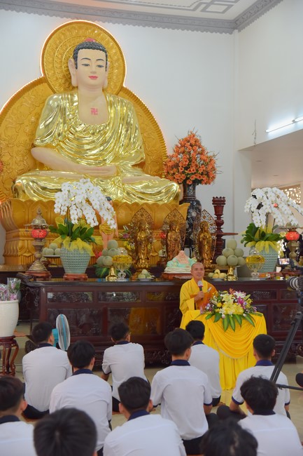 Nhan Van School students praying for University Examination 2023