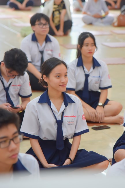 Nhan Van School students praying for University Examination 2023
