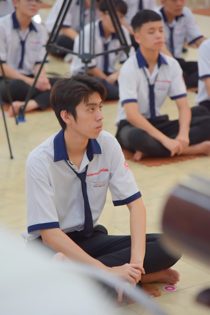 Nhan Van School students praying for University Examination 2023