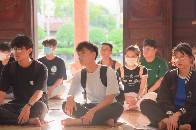 Nhan Van School students praying for University Examination 2023