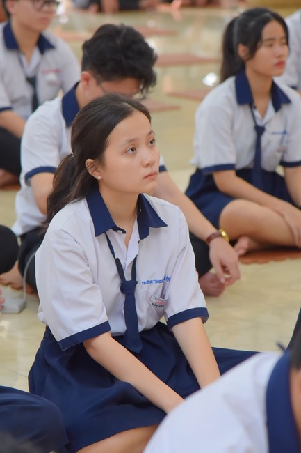Nhan Van School students praying for University Examination 2023