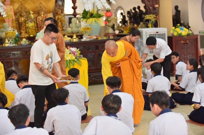 Nhan Van School students praying for University Examination 2023