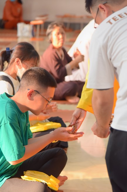 Nhan Van School students praying for University Examination 2023