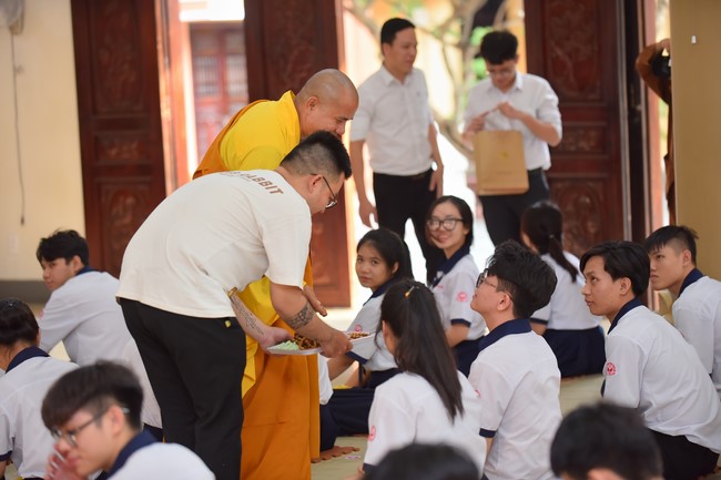 Nhan Van School students praying for University Examination 2023