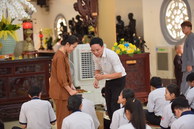 Nhan Van School students praying for University Examination 2023