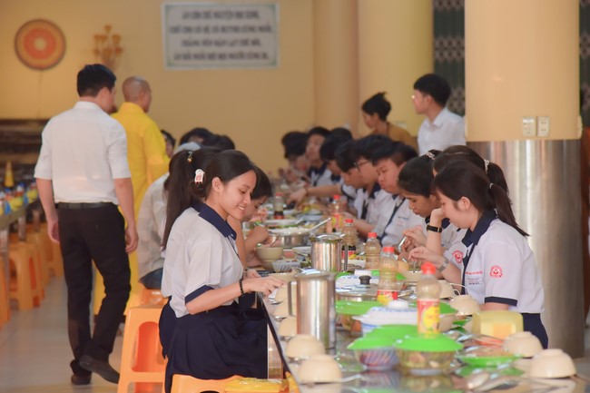 Nhan Van School students praying for University Examination 2023
