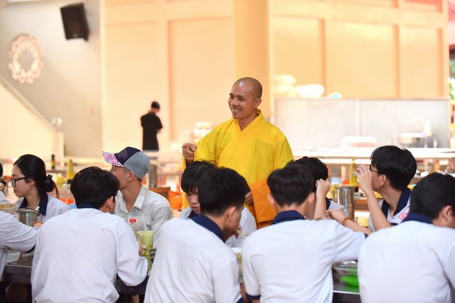 Nhan Van School students praying for University Examination 2023