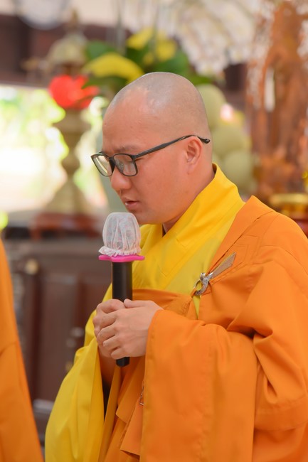 Nhan Van School students praying for University Examination 2023