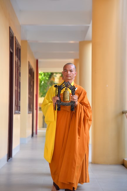 Practitioners learning Dharma at Hoang Phap's rain-retreat School
