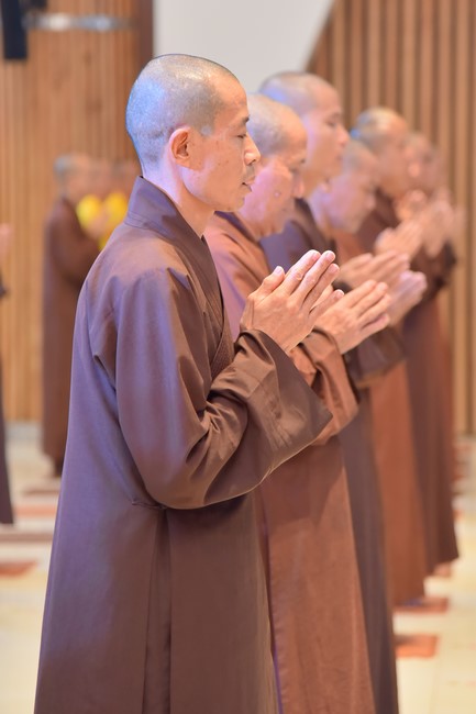 Practitioners learning Dharma at Hoang Phap's rain-retreat School