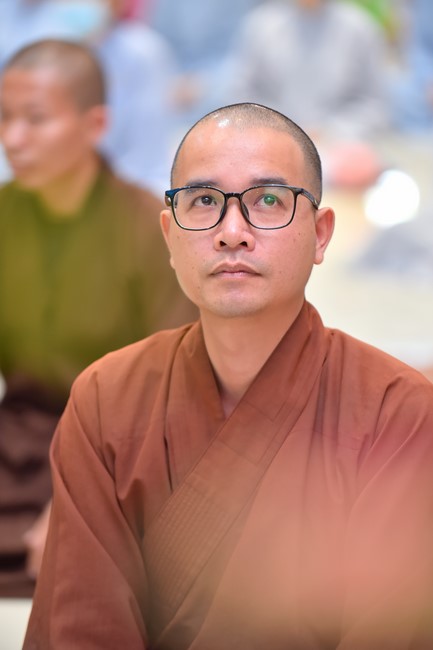 Practitioners learning Dharma at Hoang Phap's rain-retreat School