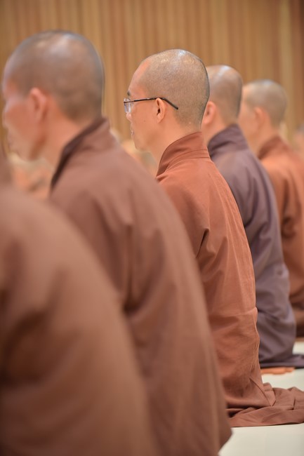 Practitioners learning Dharma at Hoang Phap's rain-retreat School