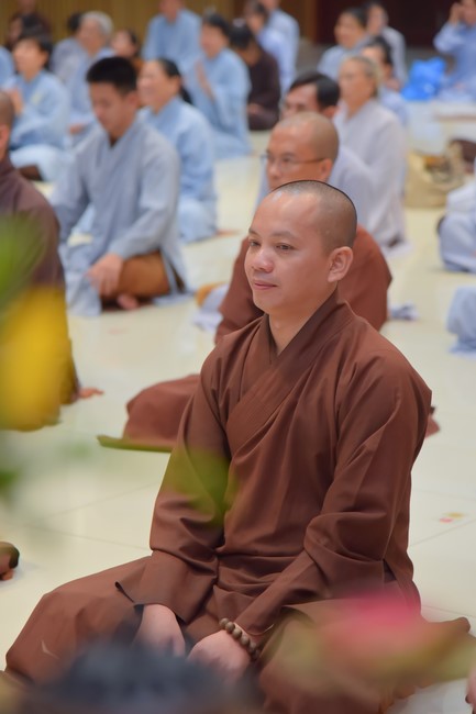 Practitioners learning Dharma at Hoang Phap's rain-retreat School