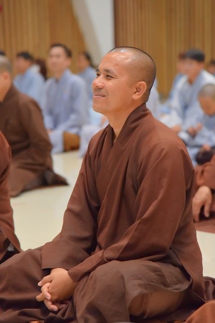 Practitioners learning Dharma at Hoang Phap's rain-retreat School