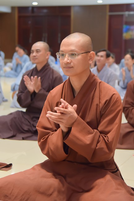 Practitioners learning Dharma at Hoang Phap's rain-retreat School