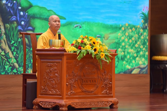Practitioners learning Dharma at Hoang Phap's rain-retreat School
