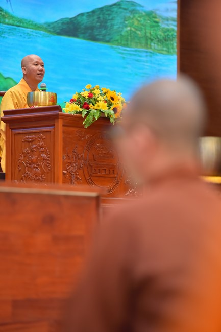 Practitioners learning Dharma at Hoang Phap's rain-retreat School