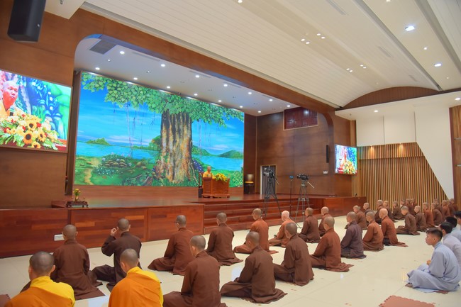 Practitioners learning Dharma at Hoang Phap's rain-retreat School