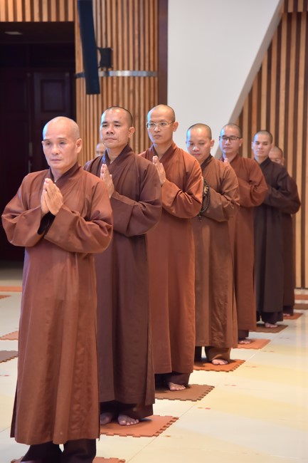 Practitioners learning Dharma at Hoang Phap's rain-retreat School