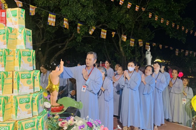 Chùa Đống Cao – Thanh Hóa: Lễ Sám hối và Tắm Phật