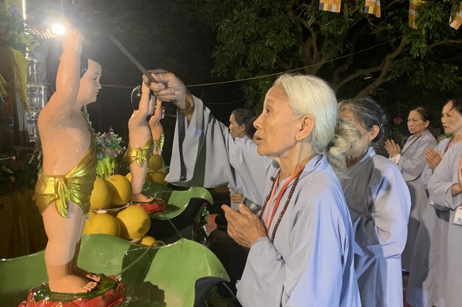 Chùa Đống Cao – Thanh Hóa: Lễ Sám hối và Tắm Phật